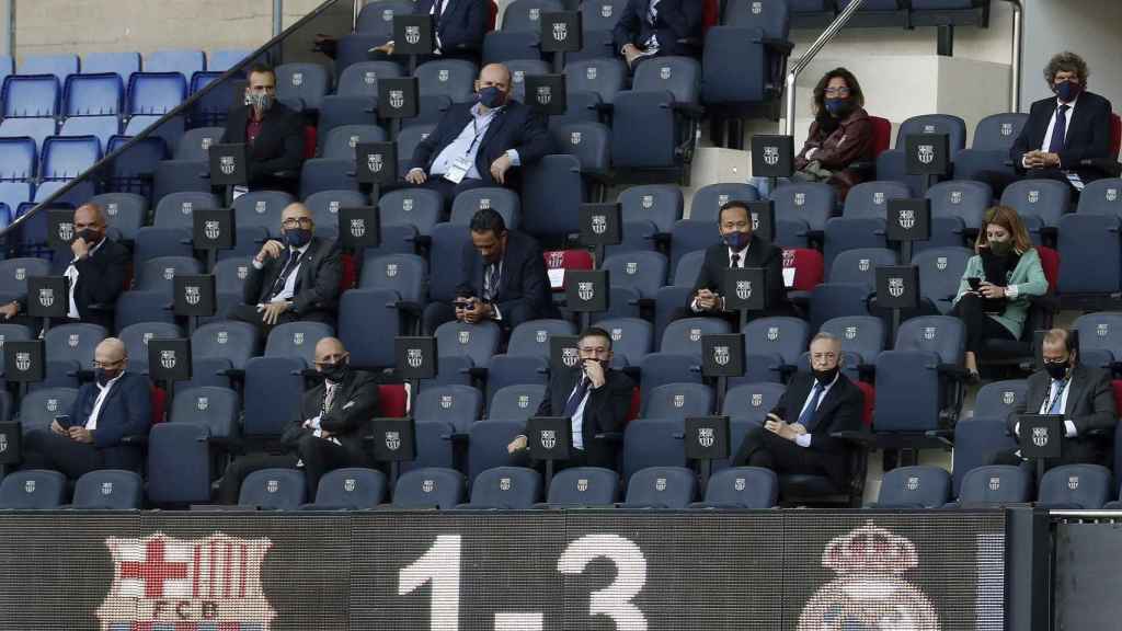 Bartomeu y Florentino, en el Camp Nou durante el clásico / EFE