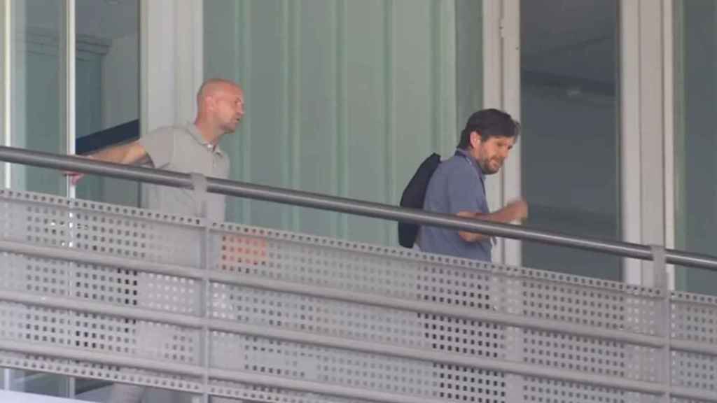 Jordi Cruyff y Mateu Alemany, saliendo de las oficinas de la Ciutat Esportiva / REDES