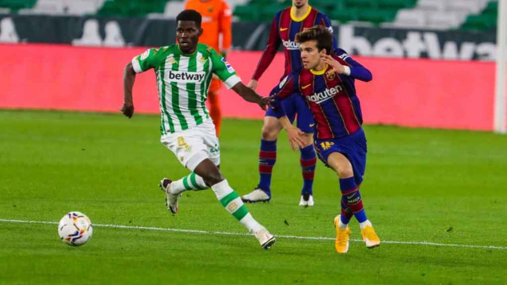 Riqui Puig y Lenglet ante el Real Betis / FCB