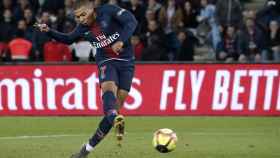 Mbappé anotando un gol contra el Nimes en la última jornada liguera / EFE