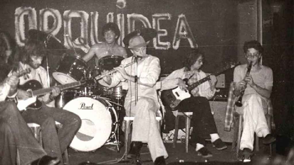 Concierto de Macromassa en el bar La Orquídea, el 15 de junio de 1978 / FLOWERS