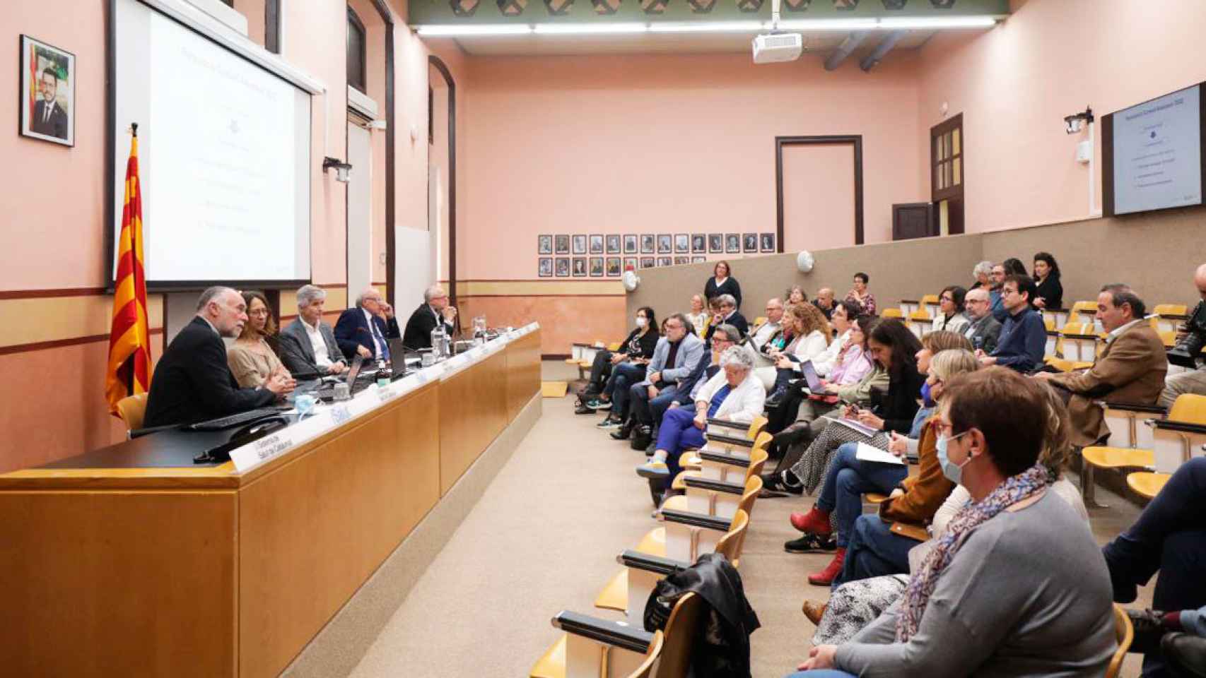 Vegué (2d), director del Plan de Salud Mental de Cataluña, con el 'conseller' Argimon en el Departamento / Cedida