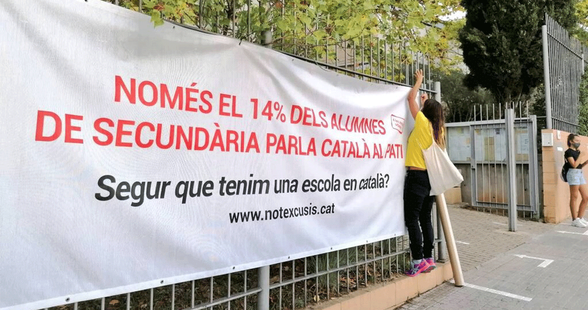 Pancarta del sindicato independentista Intersindical-CSC sobre el catalán / INTERSINDICAL EDUCACIÓ