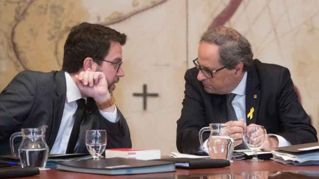 Pere Aragonès, vicepresidente de la Generalitat (i), junto a Quim Torra, presidente catalán / EFE