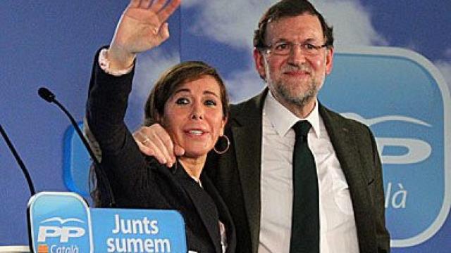 La presidenta del PP catalán, Alicia Sánchez-Camacho, y el presidente del Gobierno, Mariano Rajoy, en la convención Juntos sumamos, organizada por el PP en Barcelona