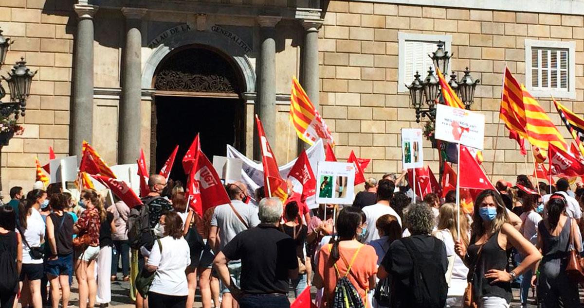 Imagen de la protesta de sanitarios ante el Palau de la Generalitat de Cataluña / CG