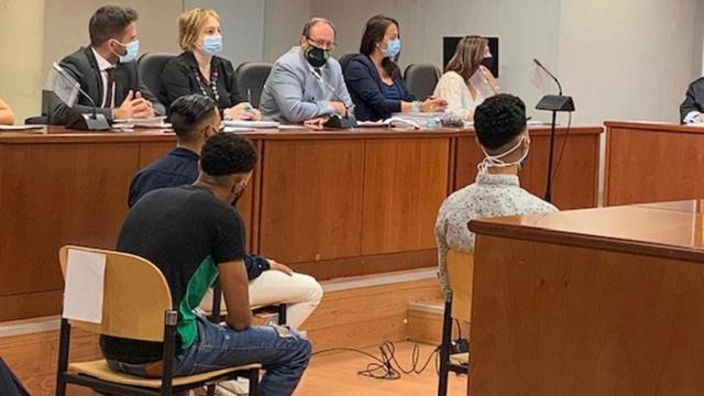 Tres de los diez jóvenes condenados por robar en 35 viviendas de Barcelona y Lleida / EUROPA PRESS