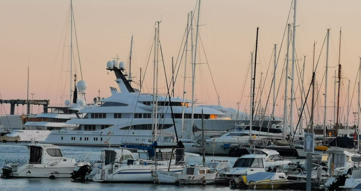 El yate 'Amatasia' en el puerto de Vilanova /CG