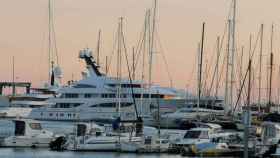 El yate 'Amatasia' en el puerto de Vilanova /CG