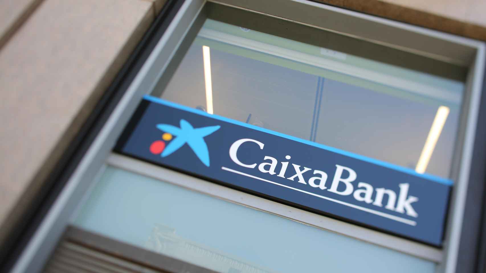 Detalle de una oficina de Caixabank / EP