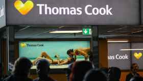 Imagen de las primeras concentraciones de afectados ante un mostrador de Thomas Cook / EFE