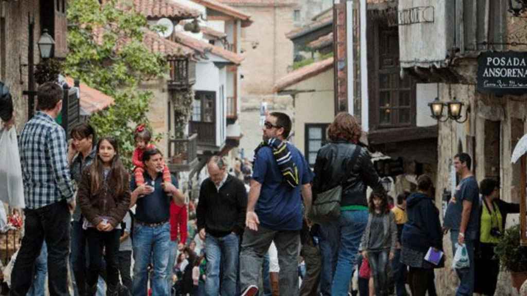 Turistas durante la Semana Santa, una de las causas por las que los precios han aumentado el 1,2% en marzo / EFE