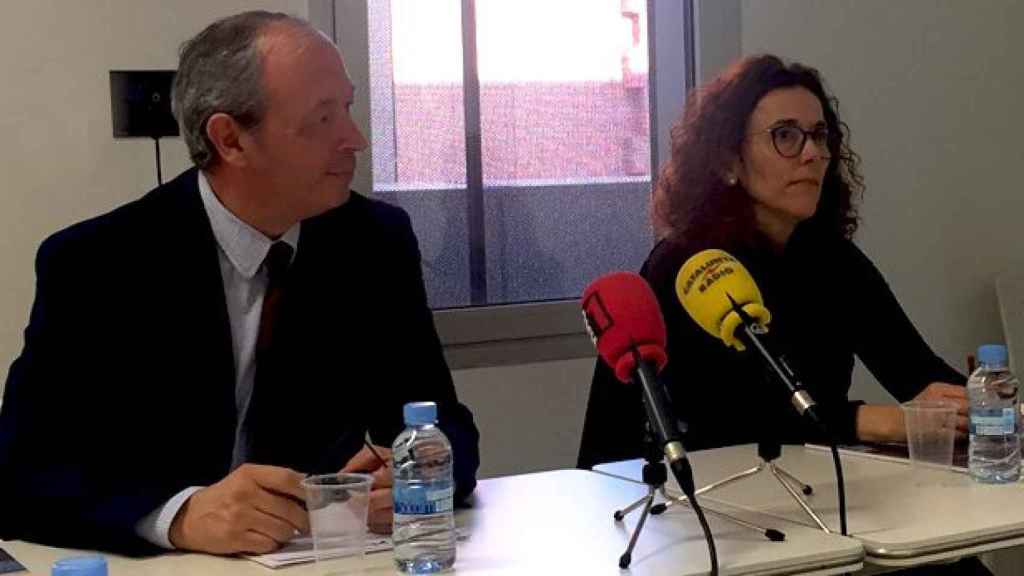 El director general de JDA, Joan Díaz José, y la actuaria y catedrática de Ciencias Económicas y Financieras María Reyes Pérez Domingo en la presentación del estudio sobre la sostenibilidad de las pensiones / CG