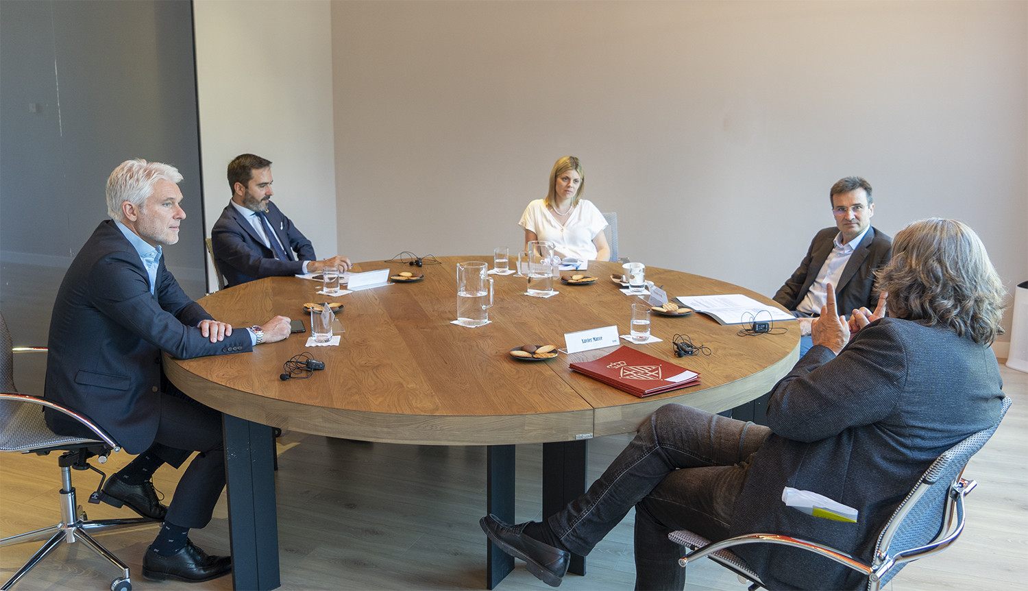 Los participantes de la mesa redonda de turismo en las instalaciones de Crónica Global / LENA PRIETO (CG)