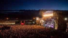 El público que levantó al chico en silla de ruedas en el festival / RESURRECTION FEST