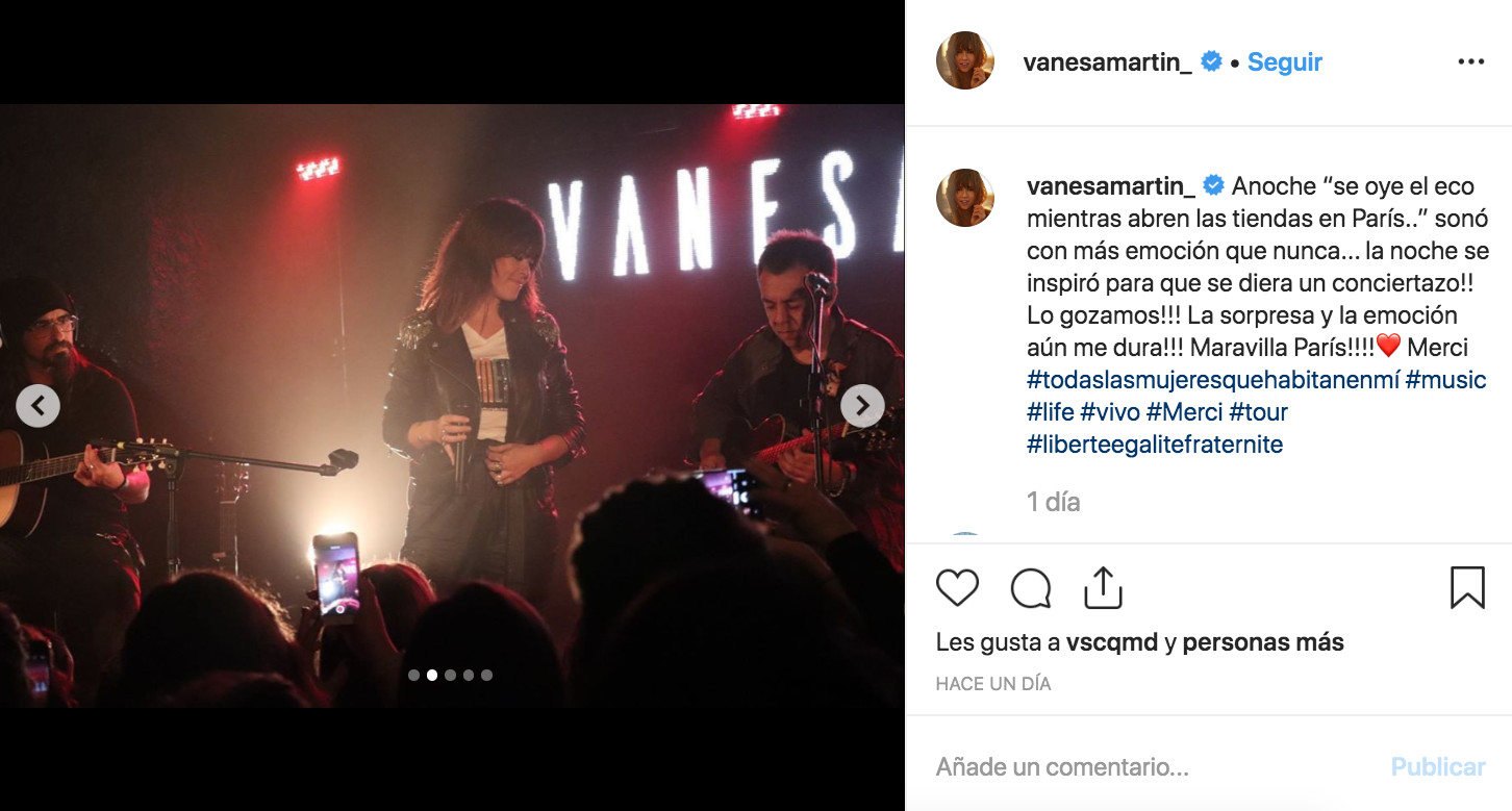 Vanesa Martín durante el concierto que ofreció en París al que fue Eva González / INSTAGRAM