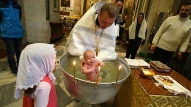 Bautizo en la Iglesia ortodoxa / REDES