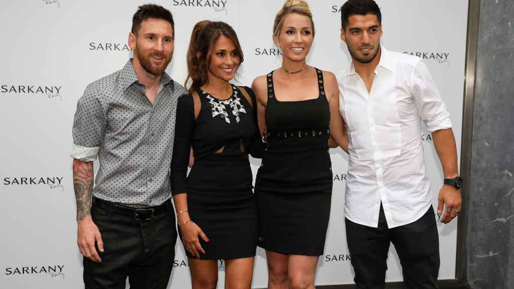 Leo Messi, Antonella Rocuzzo, Sofía Balbi y Luis Suárez, en el estreno de su tienda de zapatos | EFE