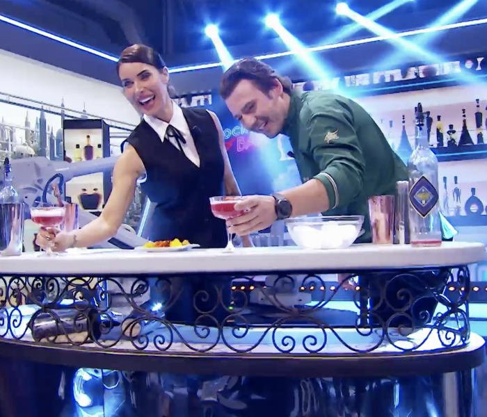 Pilar Rubio bartender