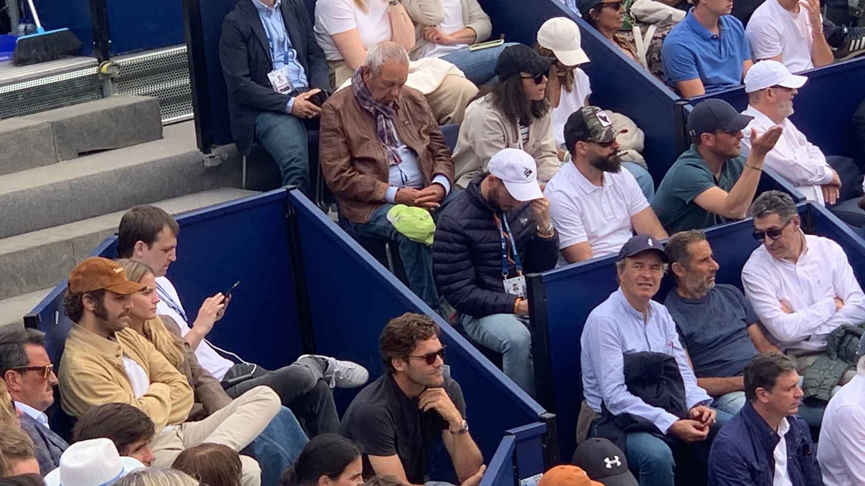 Marcos Alonso, espectador VIP en el Godó viendo a Carlos Alcaraz y Roberto Bautista / CULEMANIA - Víctor Malo