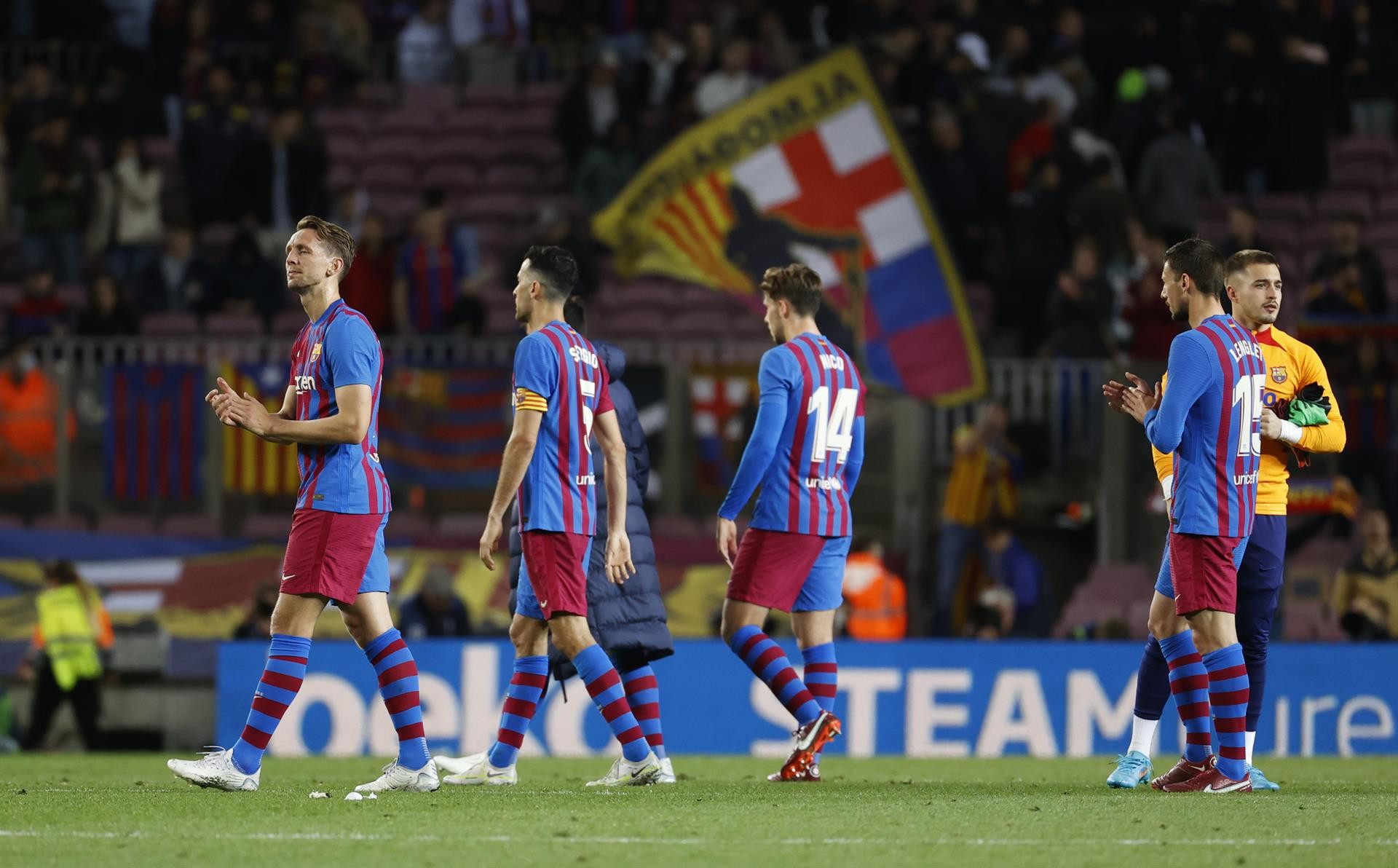 Los jugadores del Barça, cabizbajos tras perder ante el Rayo / EFE