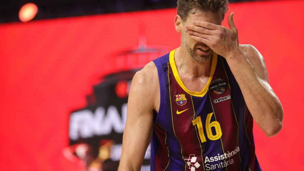 Pau Gasol, lamentando la derrota ante el Efes / EFE