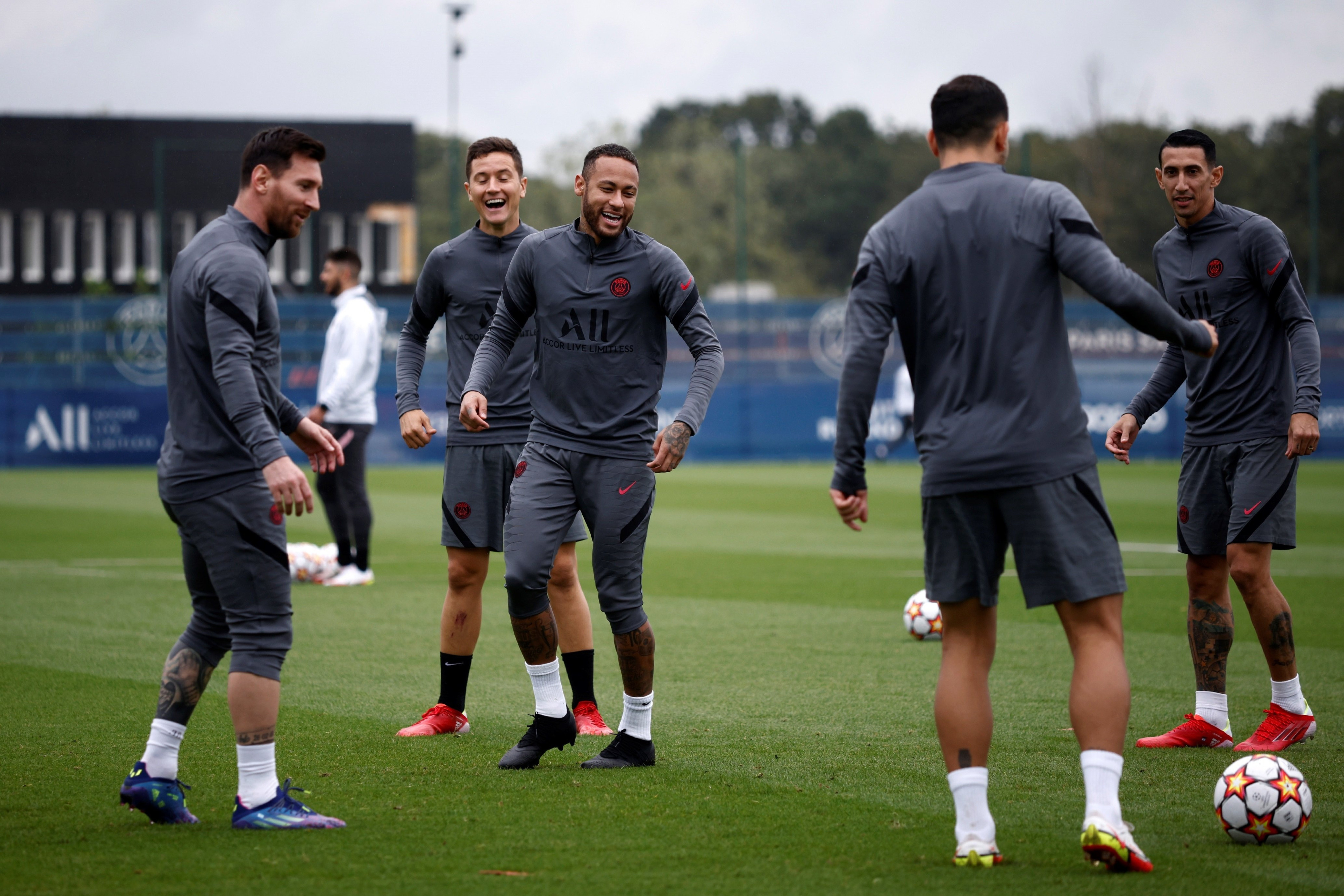 Neymar, Messi y Herrera en un entrenamiento del PSG / EFE