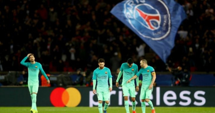 Los jugadores del Barça en el 4-0 en Parc des Princes / EFE