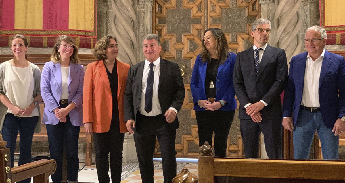 Ada Colau y Joan Laporta junto a Janet Sanz, Elena Fort y Jordi Llauradó, entre otros / CULEMANIA