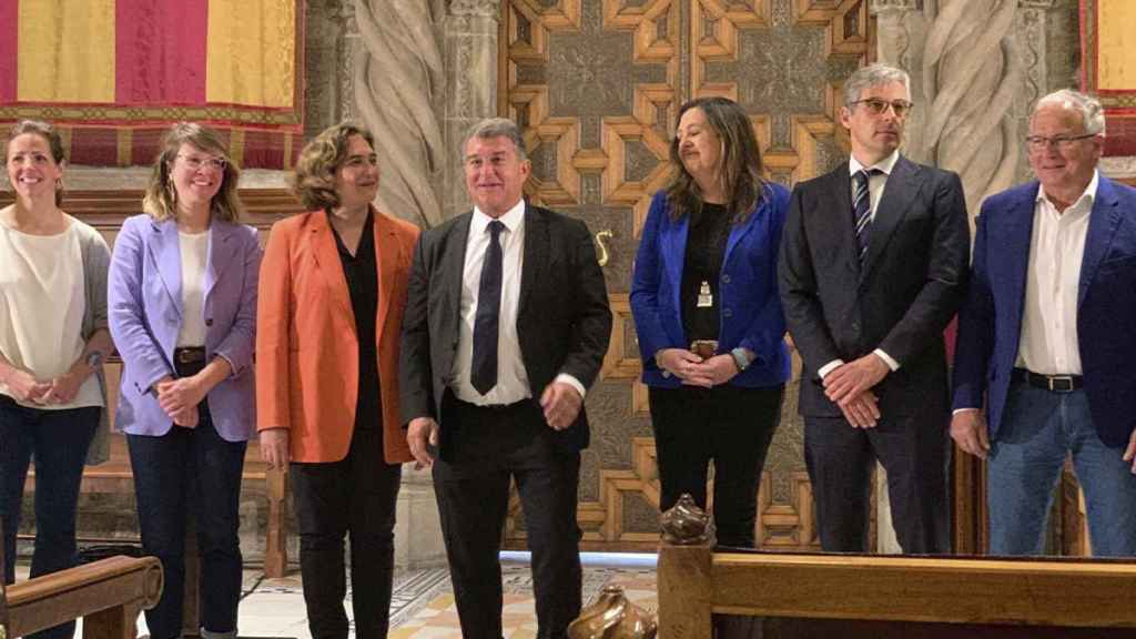 Ada Colau y Joan Laporta junto a Janet Sanz, Elena Fort y Jordi Llauradó, entre otros / CULEMANIA