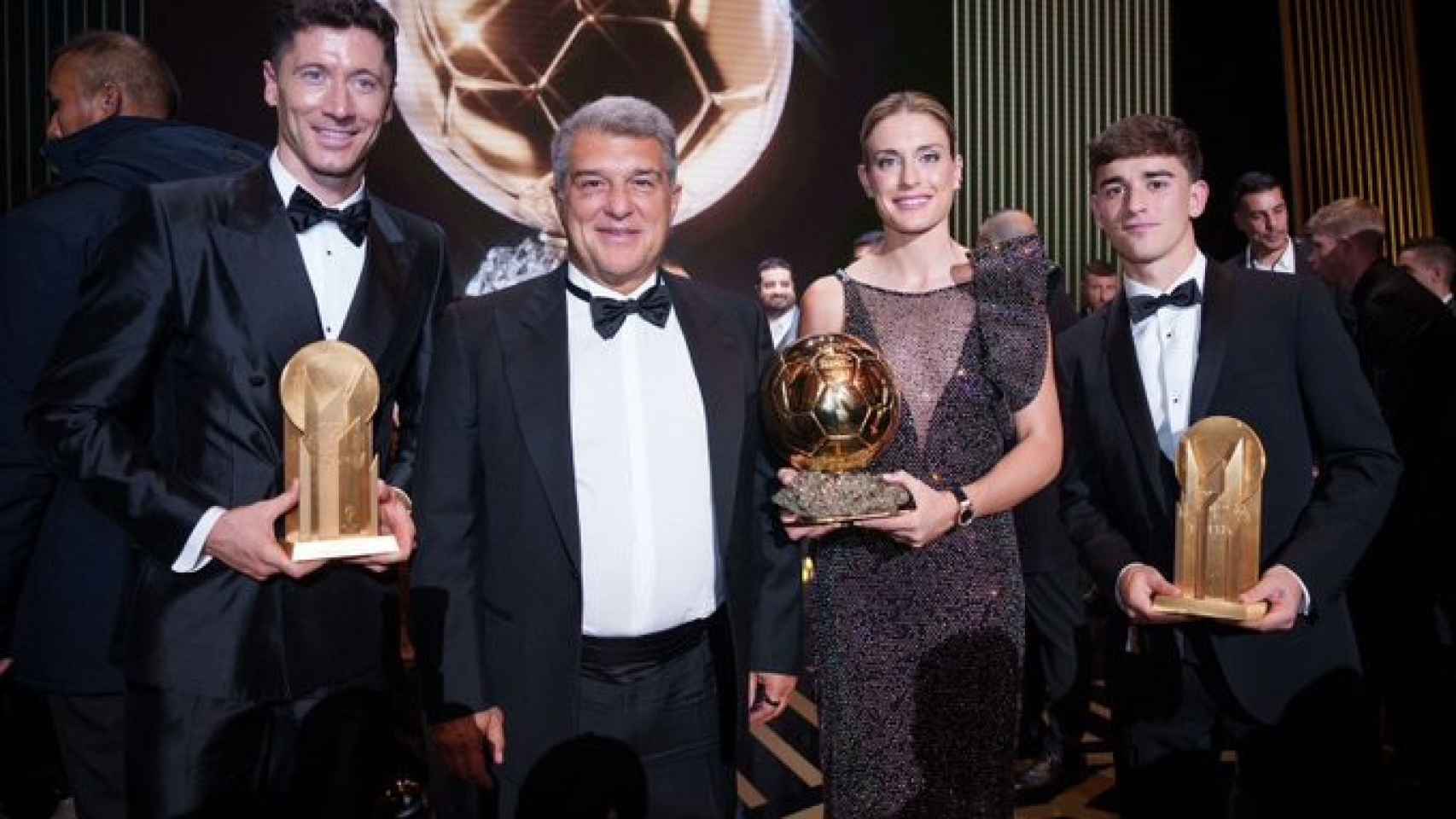 Laporta, con Lewandowski, Alexia y Gavi