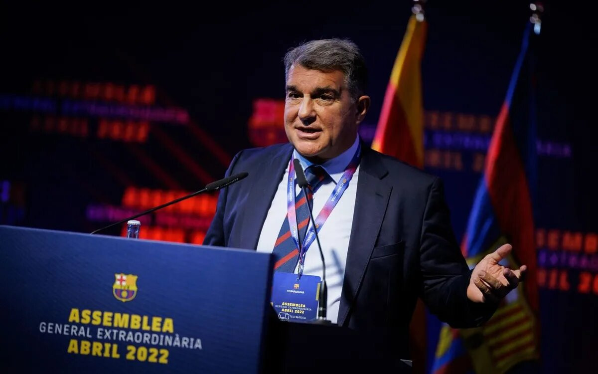 Joan Laporta, durante la asamblea de socios compromisarios para aprobar el acuerdo con Spotify / FCB