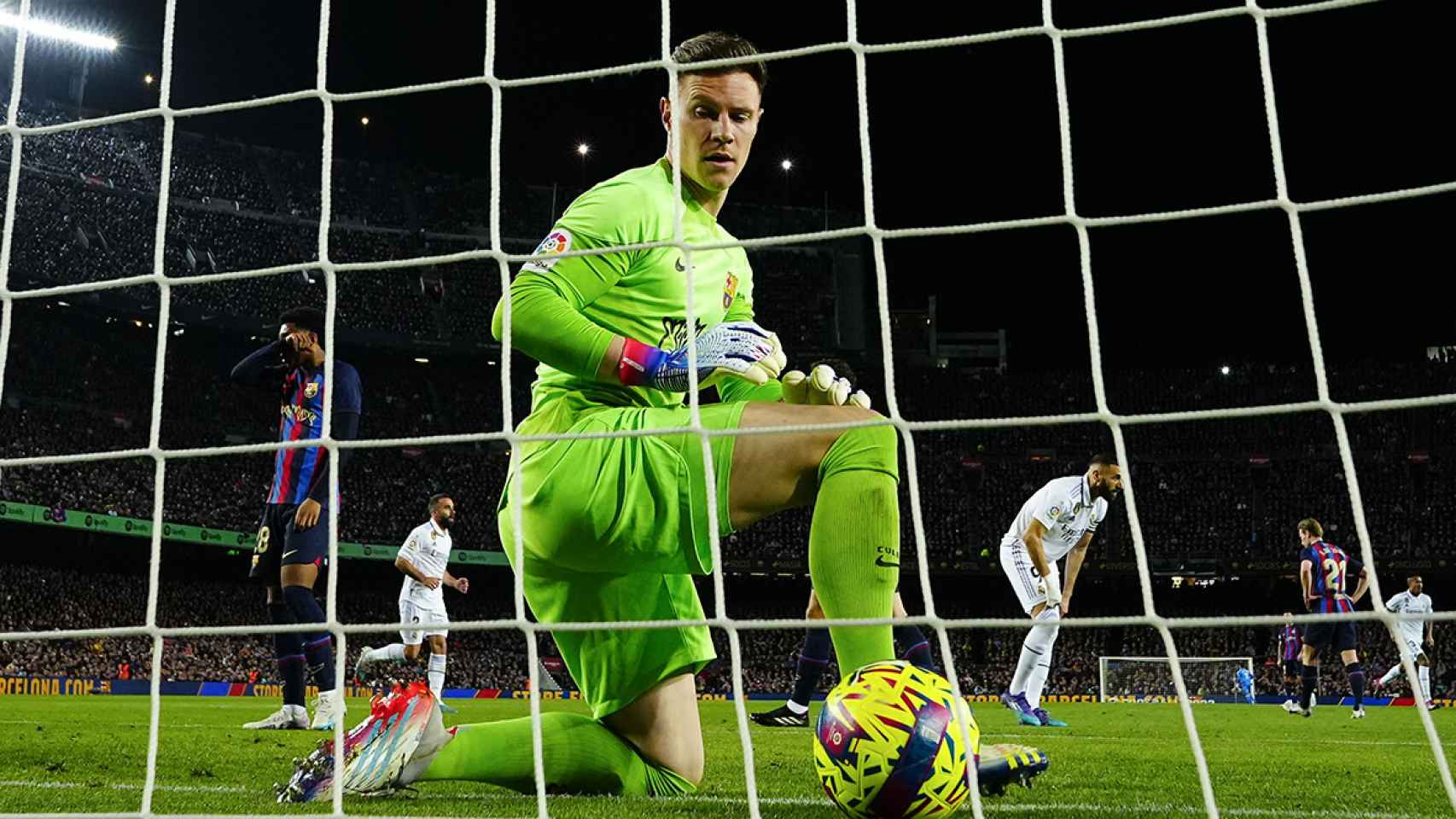 Ter Stegen, tras encajar un gol de Asensio, que posteriormente fue anulado por el VAR EFE