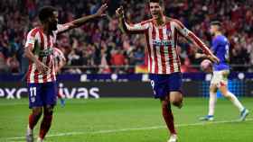 Thomas Lemar y Álvaro Morata celebrando un gol del Atlético de Madrid / EFE