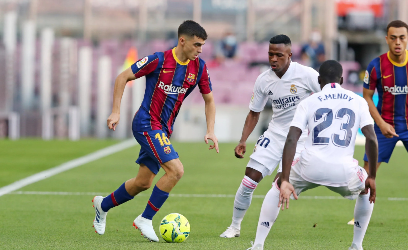 Pedri en el clásico Barça-Madrid / EFE