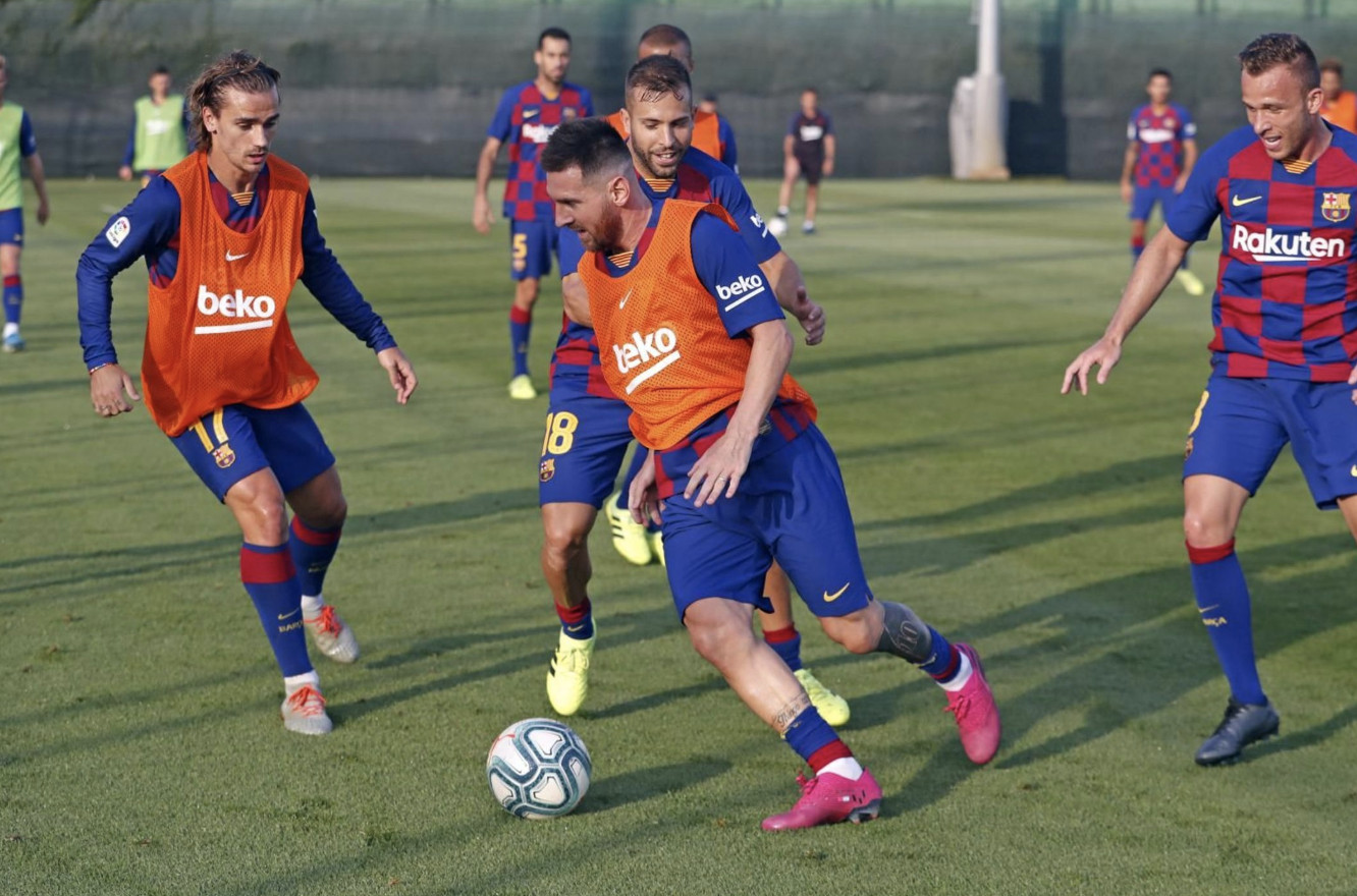 Una foto de Leo Messi entrenando con el grupo / FCB