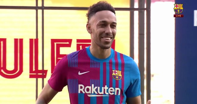 Aubameyang pisando el césped del Camp Nou / REDES