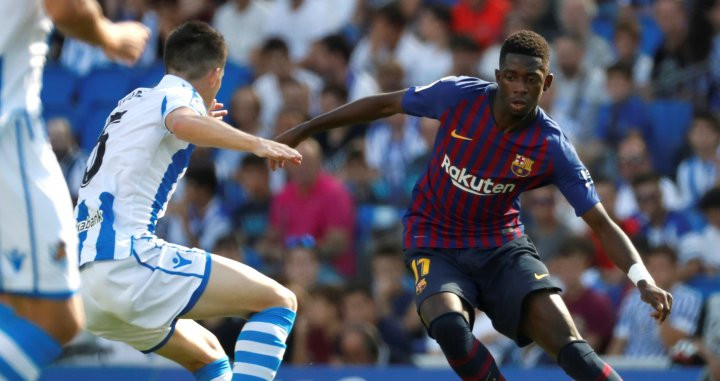 Ousmane Dembelé conduce el balón durante un partido del Barça / EFE