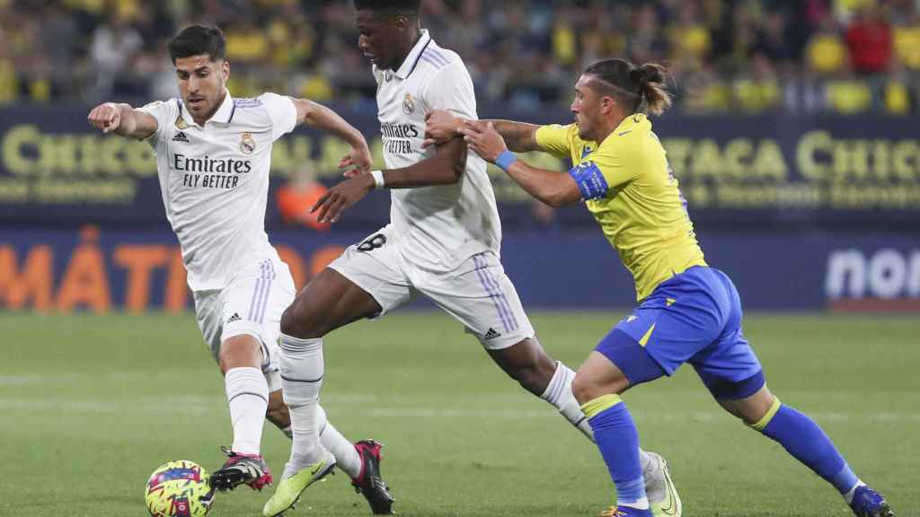 El Real Madrid vence al Cádiz y ya solo piensa en la Champions