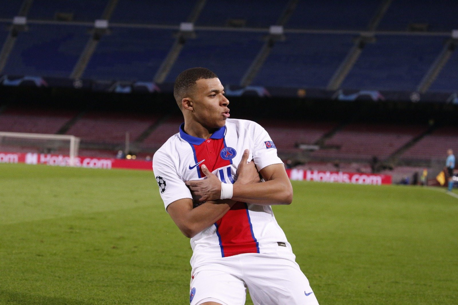 Mbappé, celebrando un gol contra el Barça | PSG