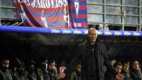 Zidane dirigiendo al Real Madrid contra el Eibar / EFE