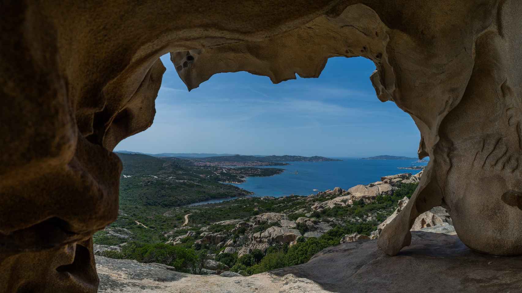 Vista general de la isla de Cerdeña desde el interior de la Gruta de Neptuno, muy cerca de Alguer / FLICKR