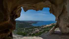 Vista general de la isla de Cerdeña desde el interior de la Gruta de Neptuno, muy cerca de Alguer / FLICKR