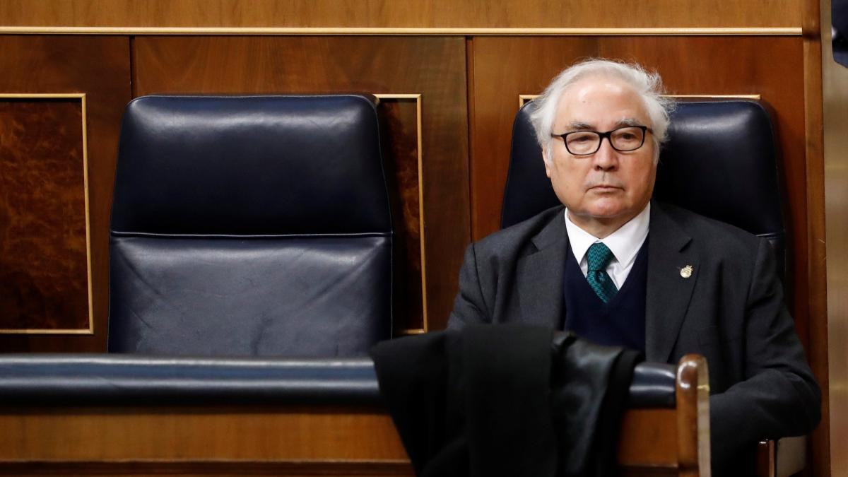 El ministro de Universidades, Manuel Castells, en su escaño de diputado / EFE