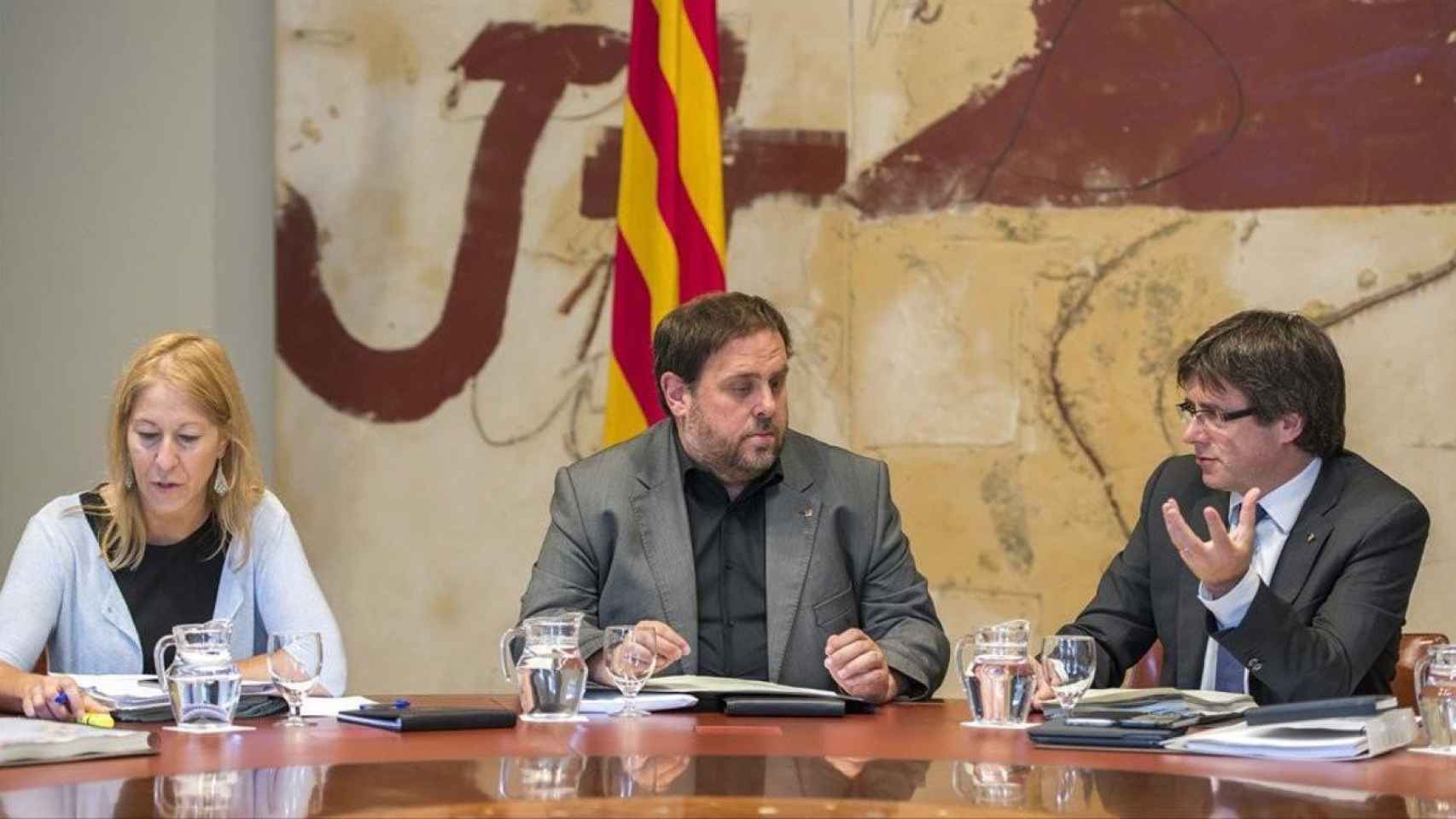 Neus Munté, Oriol Junqueras y Carles Puigdemont una reunion del 'consell executiu' de la Generalitat / EFE