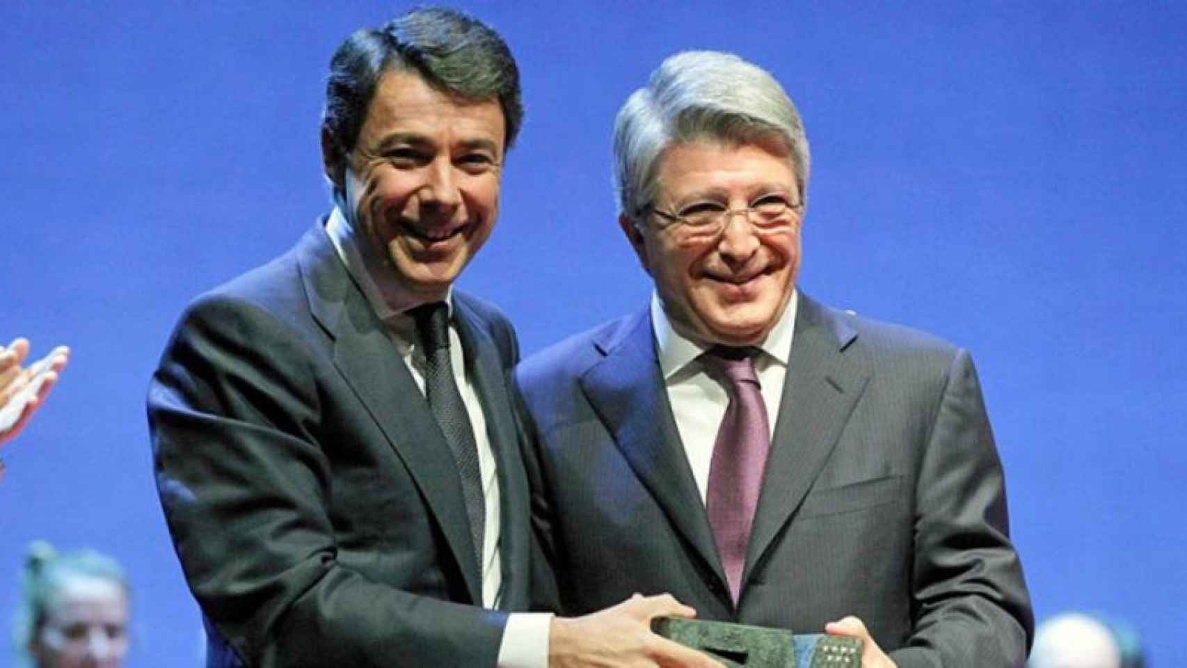 El expresidente de la Comunidad de Madrid, Ignacio González, y el presidente del Atlético de Madrid,  Enrique Cerezo.