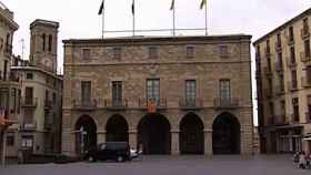 Fachada del Ayuntamiento de Manresa (Barcelona), con una 'estelada'