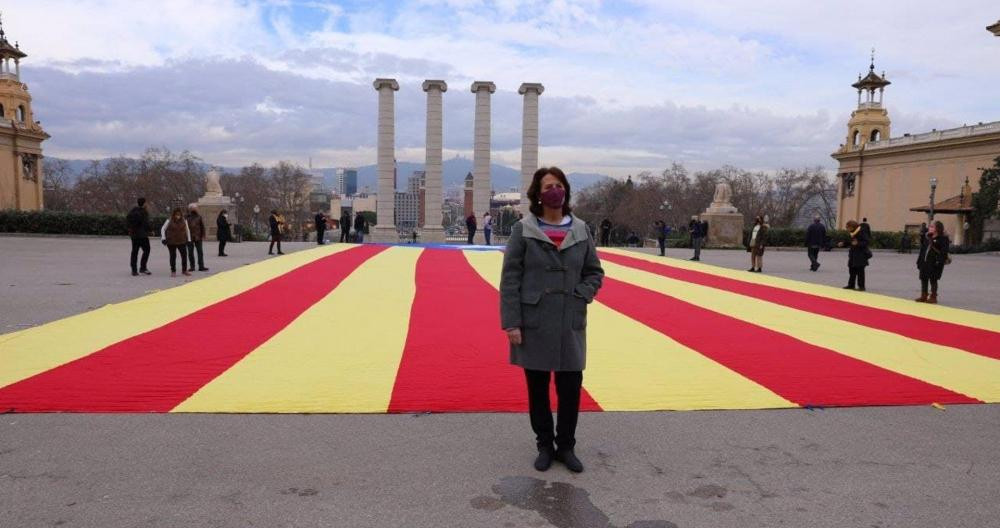 Elisenda Paluzie, en un acto de la ANC ante las fuentes de Montjuïc de Barcelona antes de las elecciones del 14F / ANC