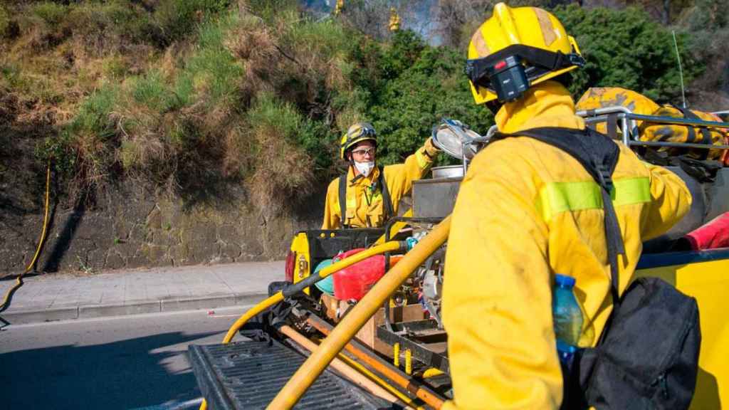 Bomberos de la Generalitat de Cataluña, desplegados en un incendio reciente / EP