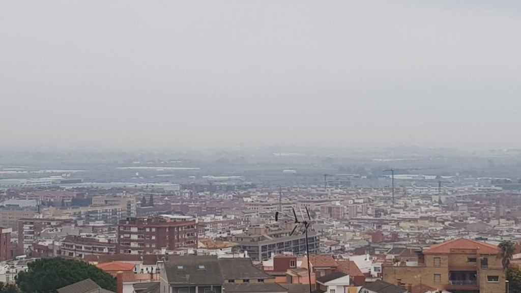 Nubes medias y altas que pueden dificultar la visión vistas junto a la costa del delta del Llobregat / CARLOS MANZANO